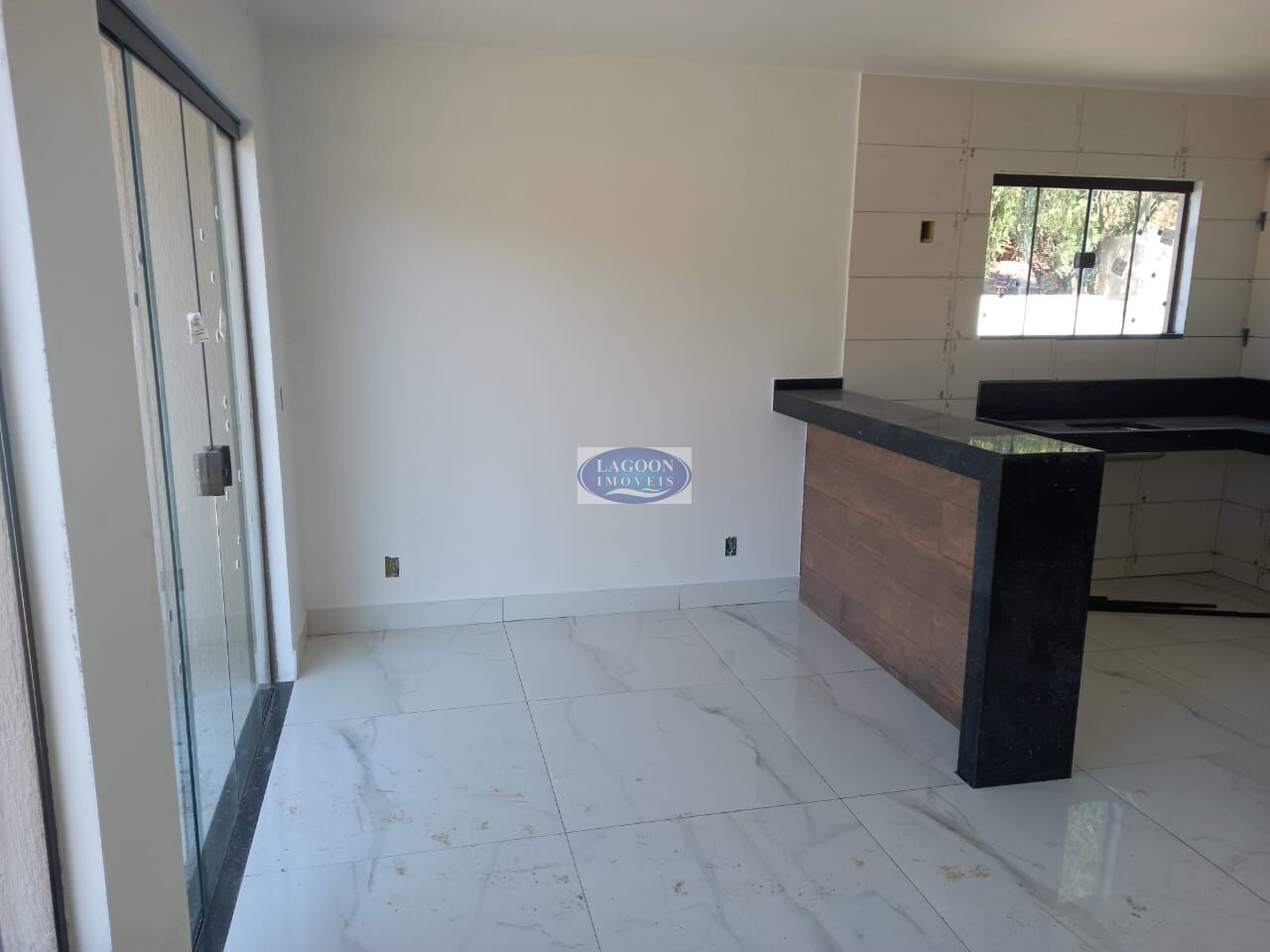 Casa à venda com 3 quartos, 80m² - Foto 2