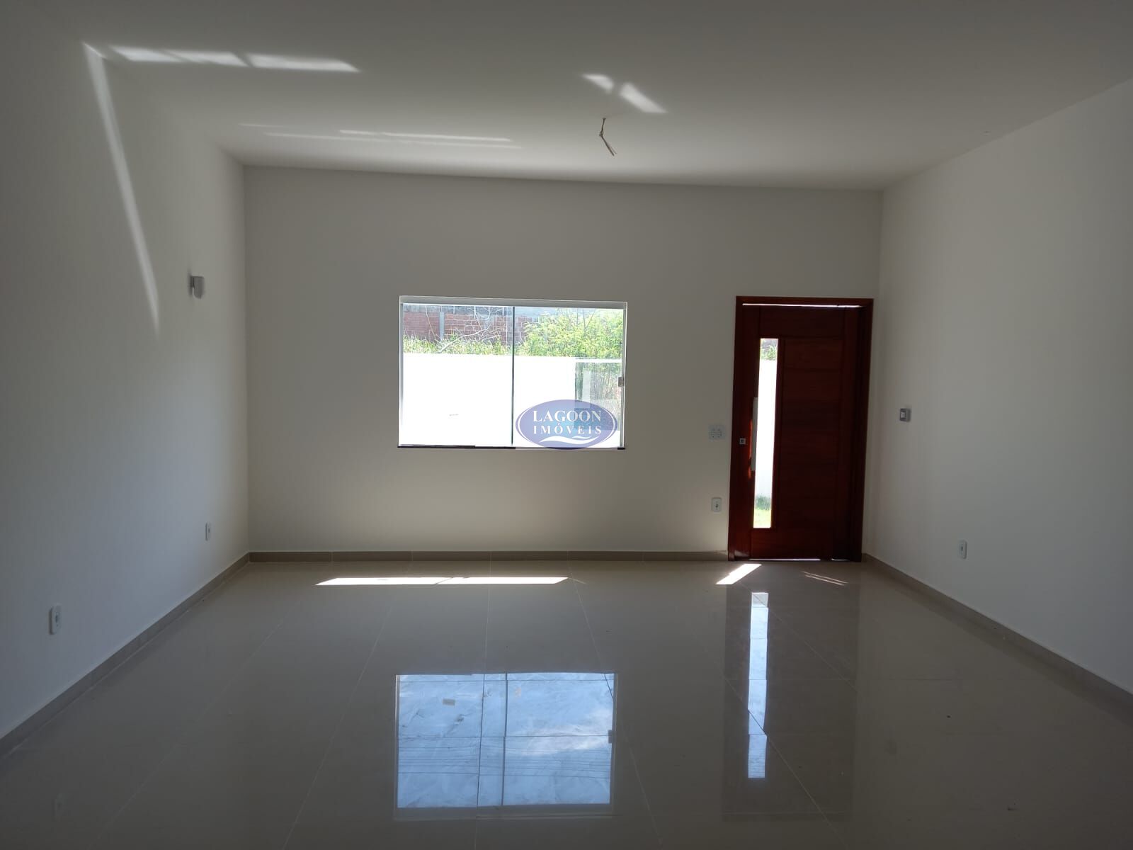 Casa à venda com 3 quartos, 104m² - Foto 2