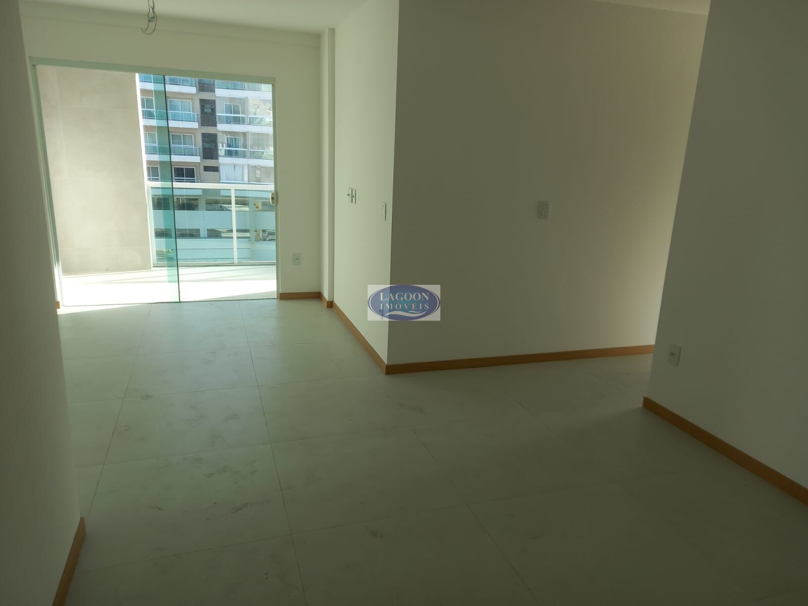 Apartamento à venda com 2 quartos, 106m² - Foto 2