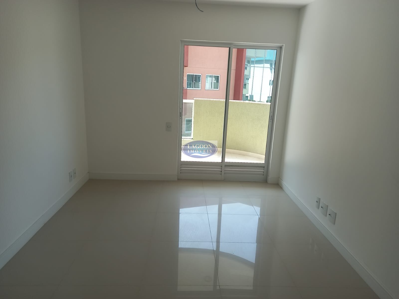 Apartamento à venda com 1 quarto, 52m² - Foto 2