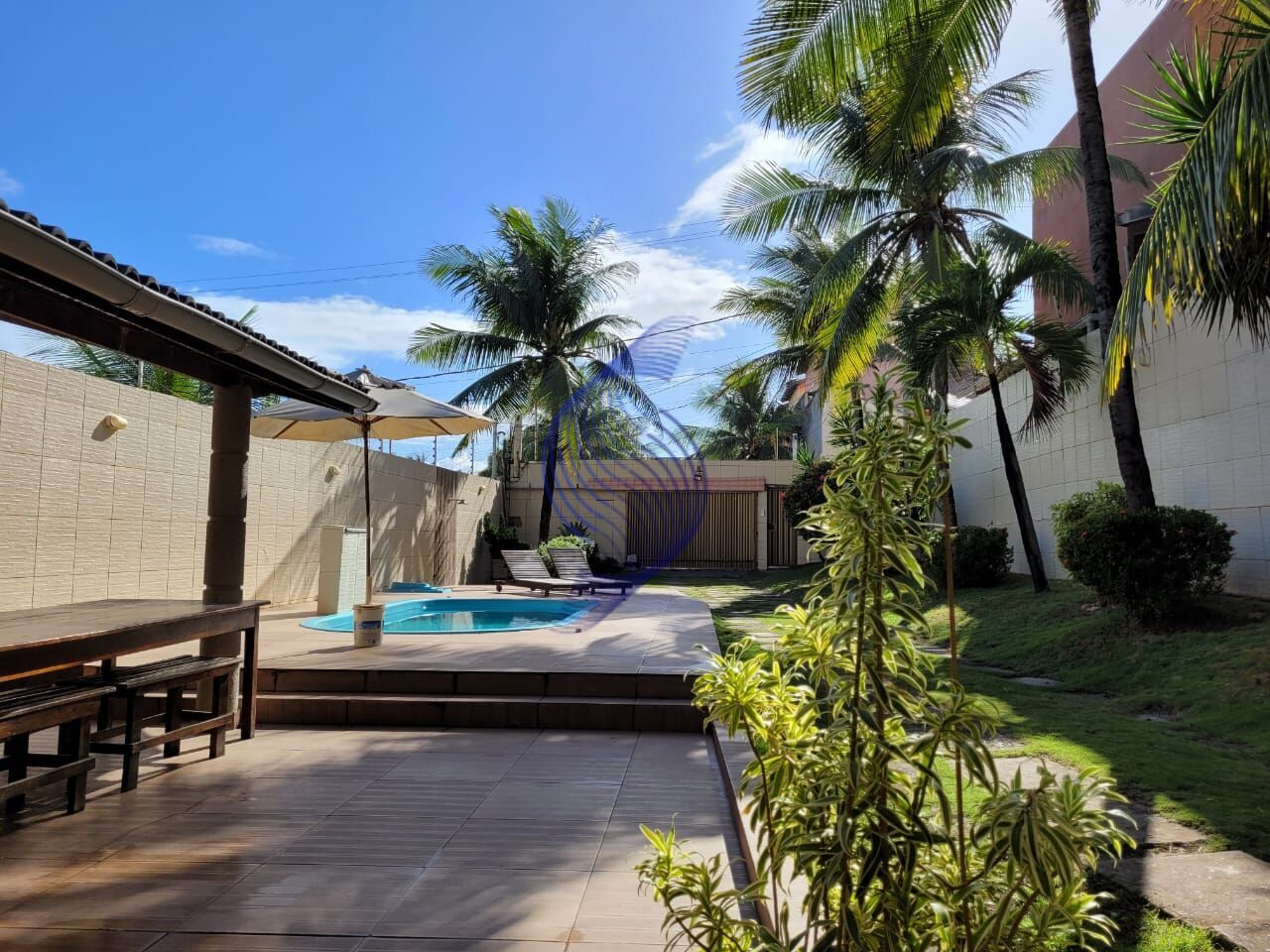 Casa para alugar com 4 quartos, 350m² - Foto 2