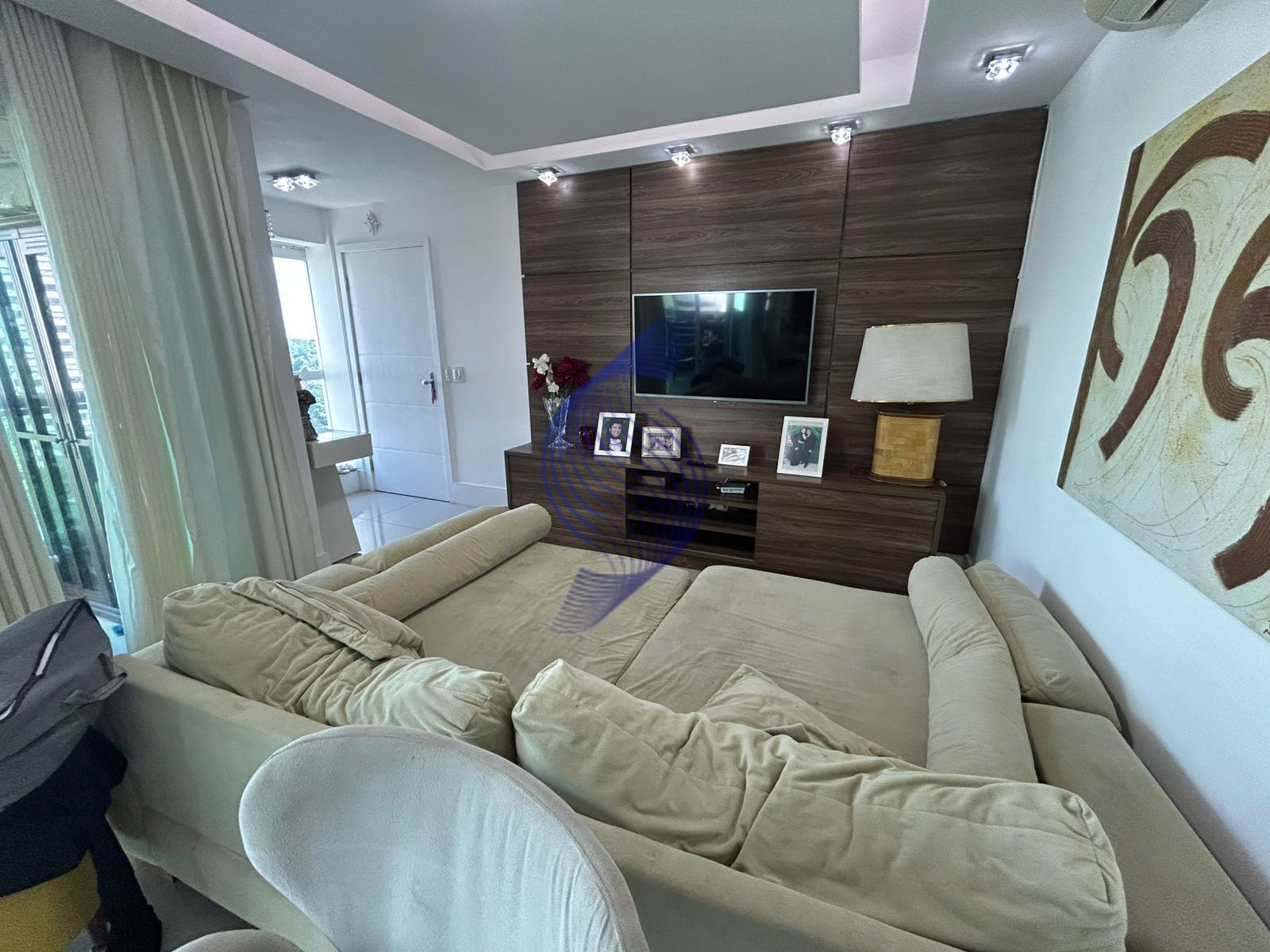 Apartamento à venda com 3 quartos, 130m² - Foto 2
