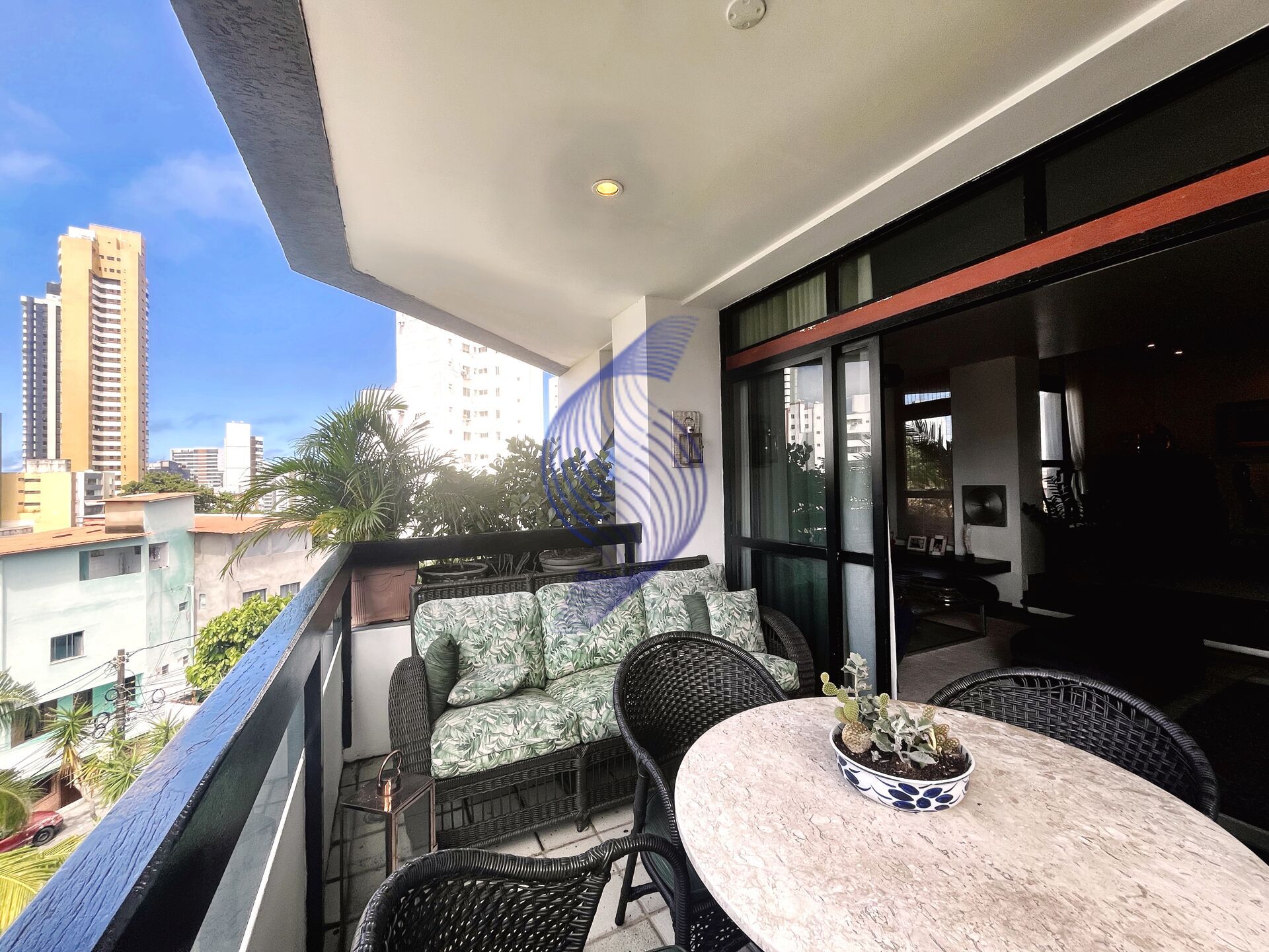 Apartamento à venda com 4 quartos, 200m² - Foto 2