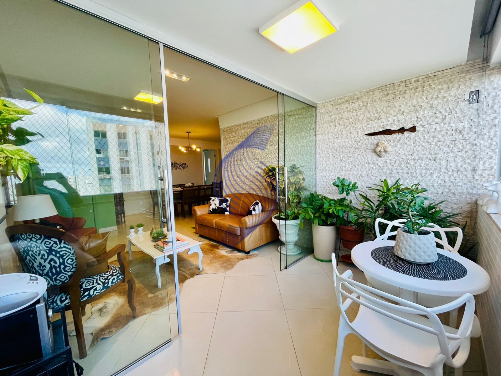 Apartamento à venda com 3 quartos, 108m² - Foto 2