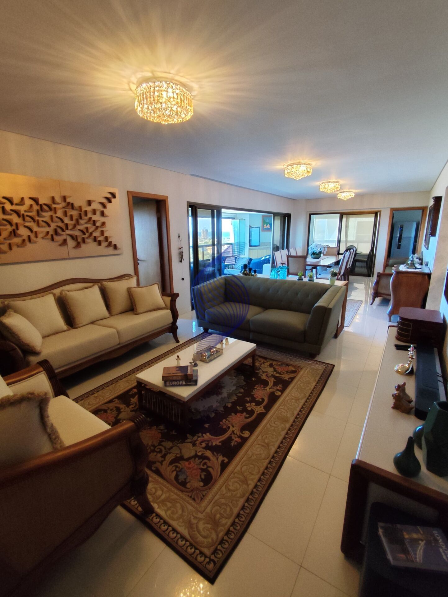Apartamento à venda com 4 quartos, 276m² - Foto 2