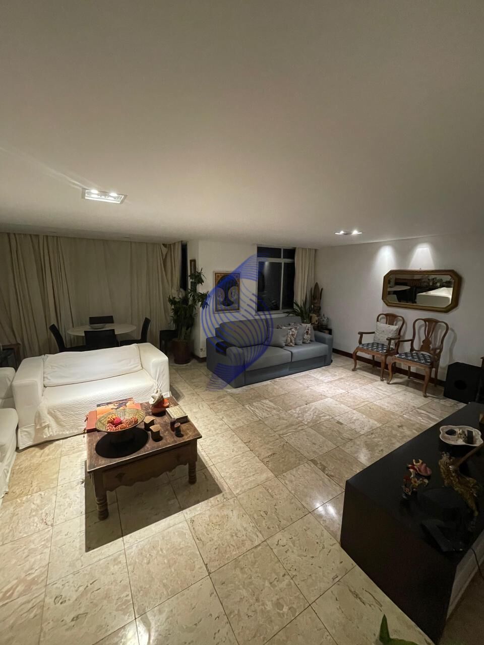 Apartamento à venda com 3 quartos, 150m² - Foto 2