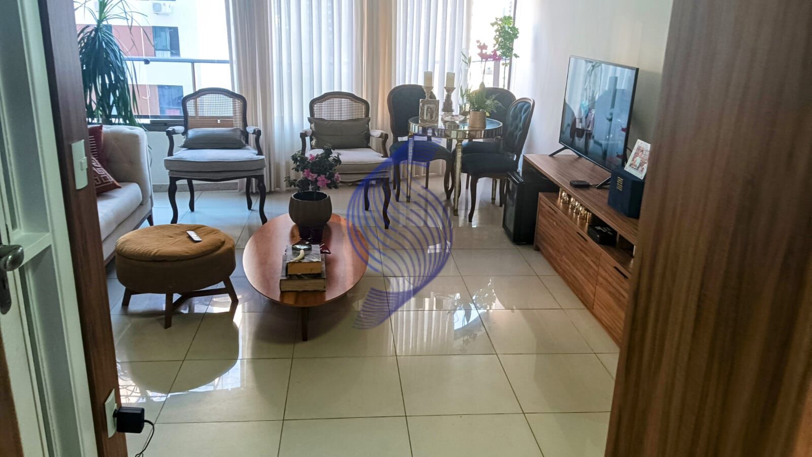 Apartamento à venda com 3 quartos, 116m² - Foto 2