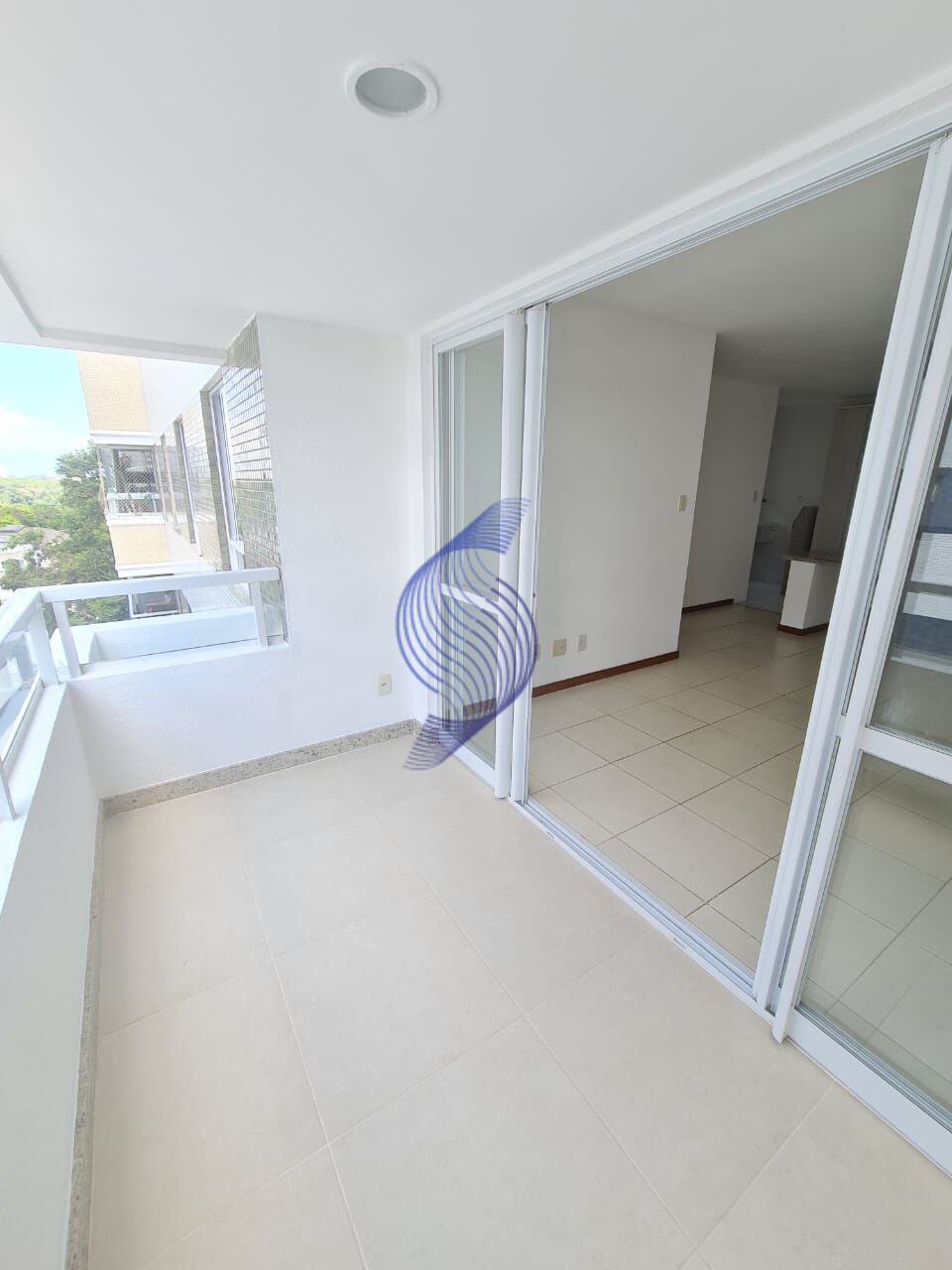 Apartamento à venda com 2 quartos, 71m² - Foto 2