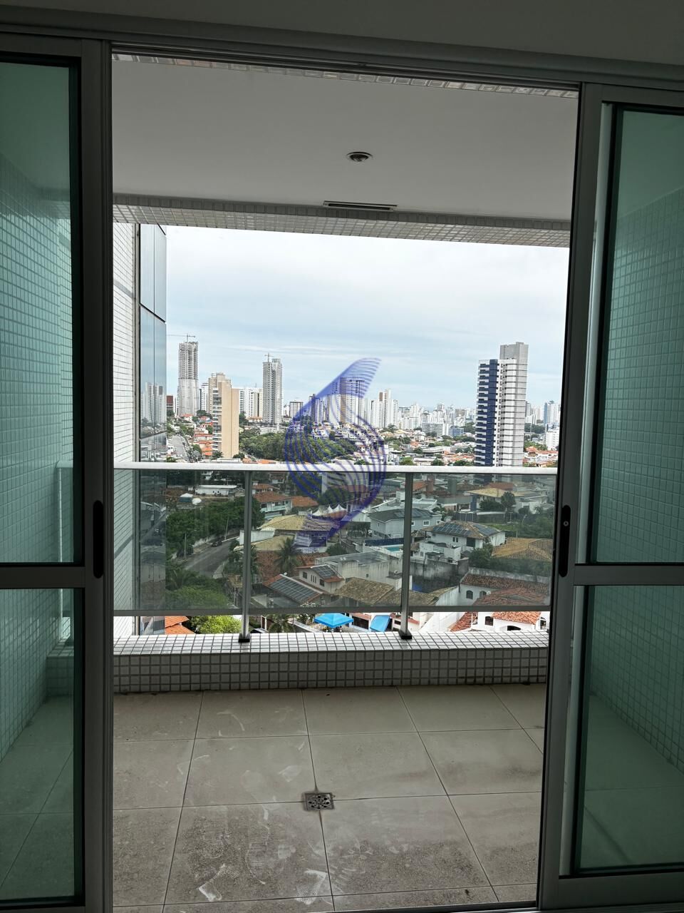 Apartamento à venda com 2 quartos, 69m² - Foto 3