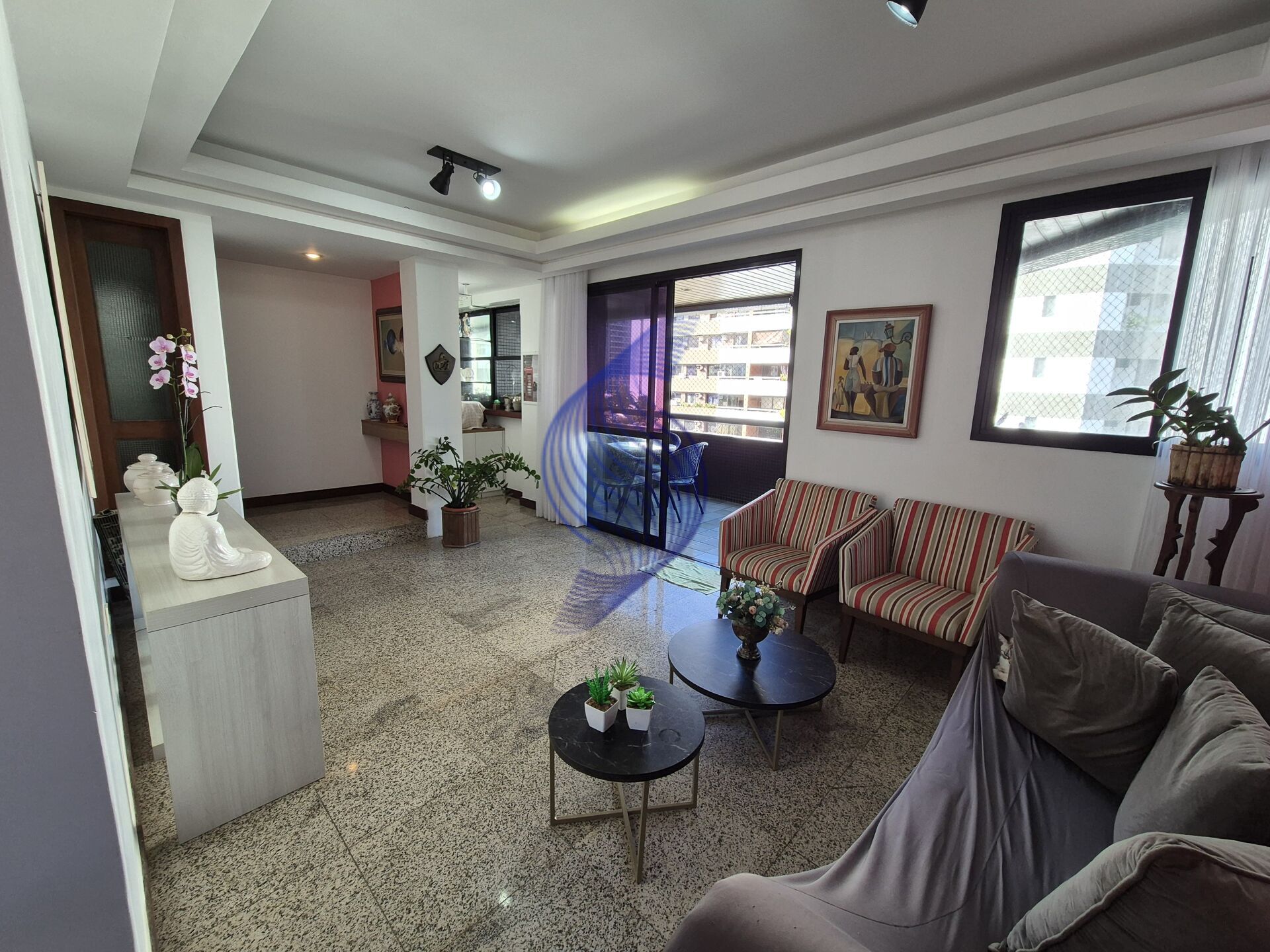 Apartamento à venda com 3 quartos, 146m² - Foto 2