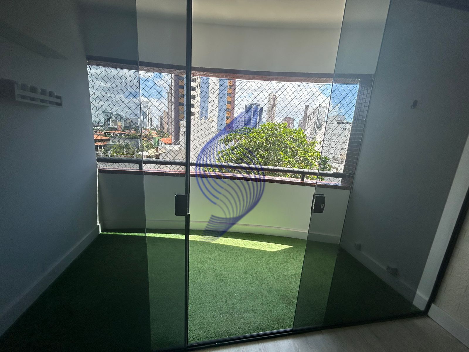 Apartamento à venda com 2 quartos, 79m² - Foto 2