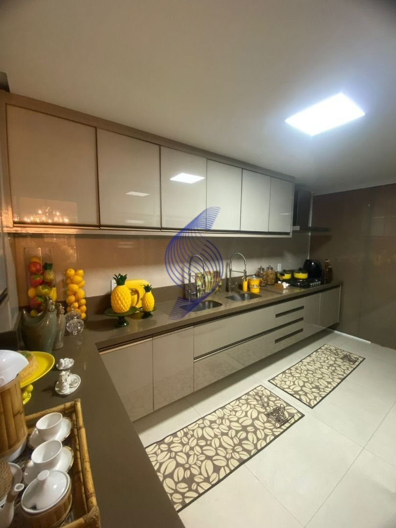 Apartamento à venda com 3 quartos, 200m² - Foto 12