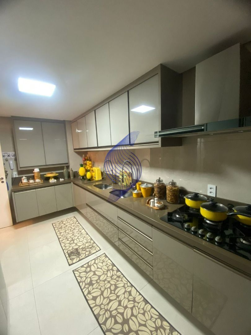 Apartamento à venda com 3 quartos, 200m² - Foto 13