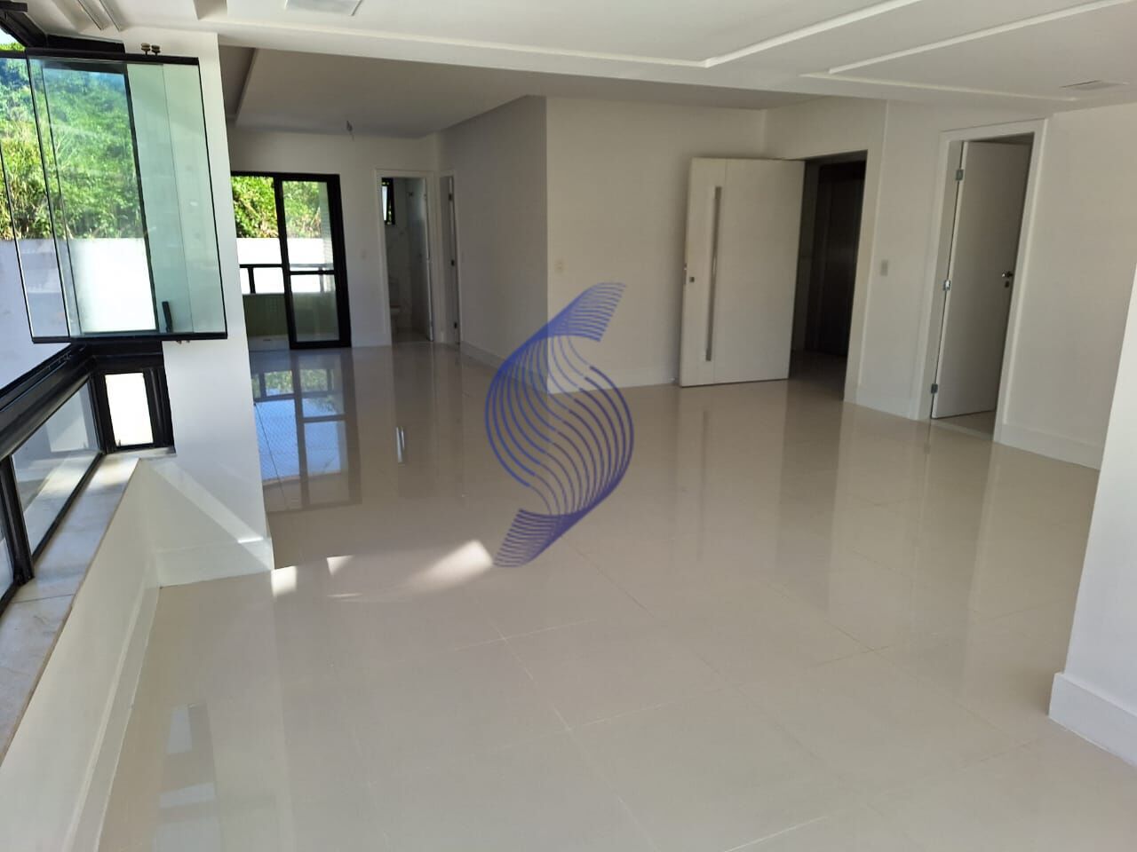 Apartamento à venda com 3 quartos, 142m² - Foto 2