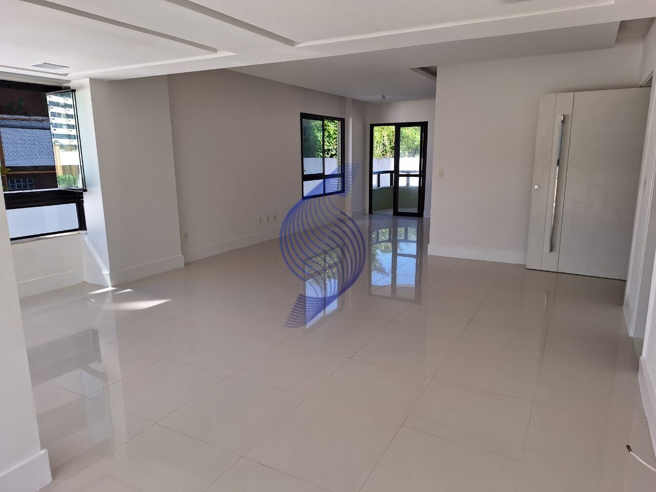 Apartamento à venda com 3 quartos, 142m² - Foto 3