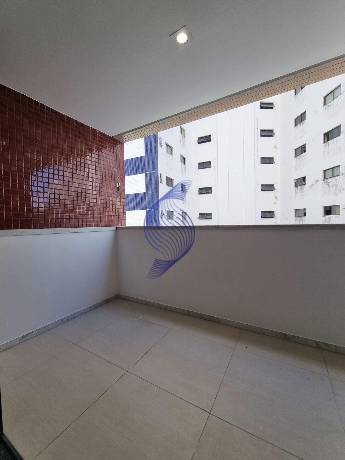 Apartamento à venda com 3 quartos, 94m² - Foto 2