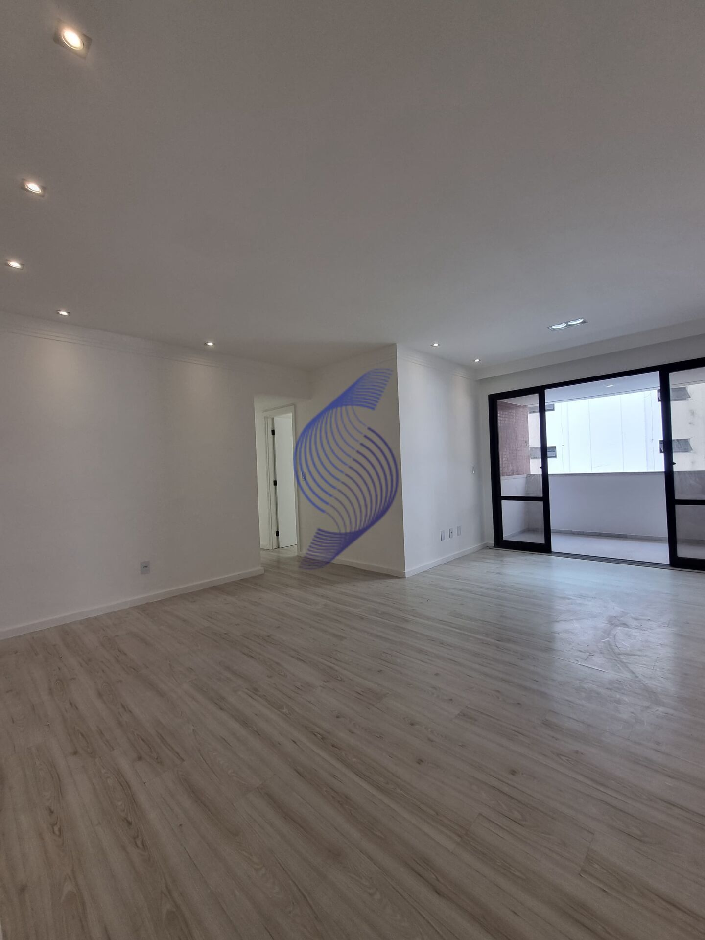 Apartamento à venda com 3 quartos, 94m² - Foto 4