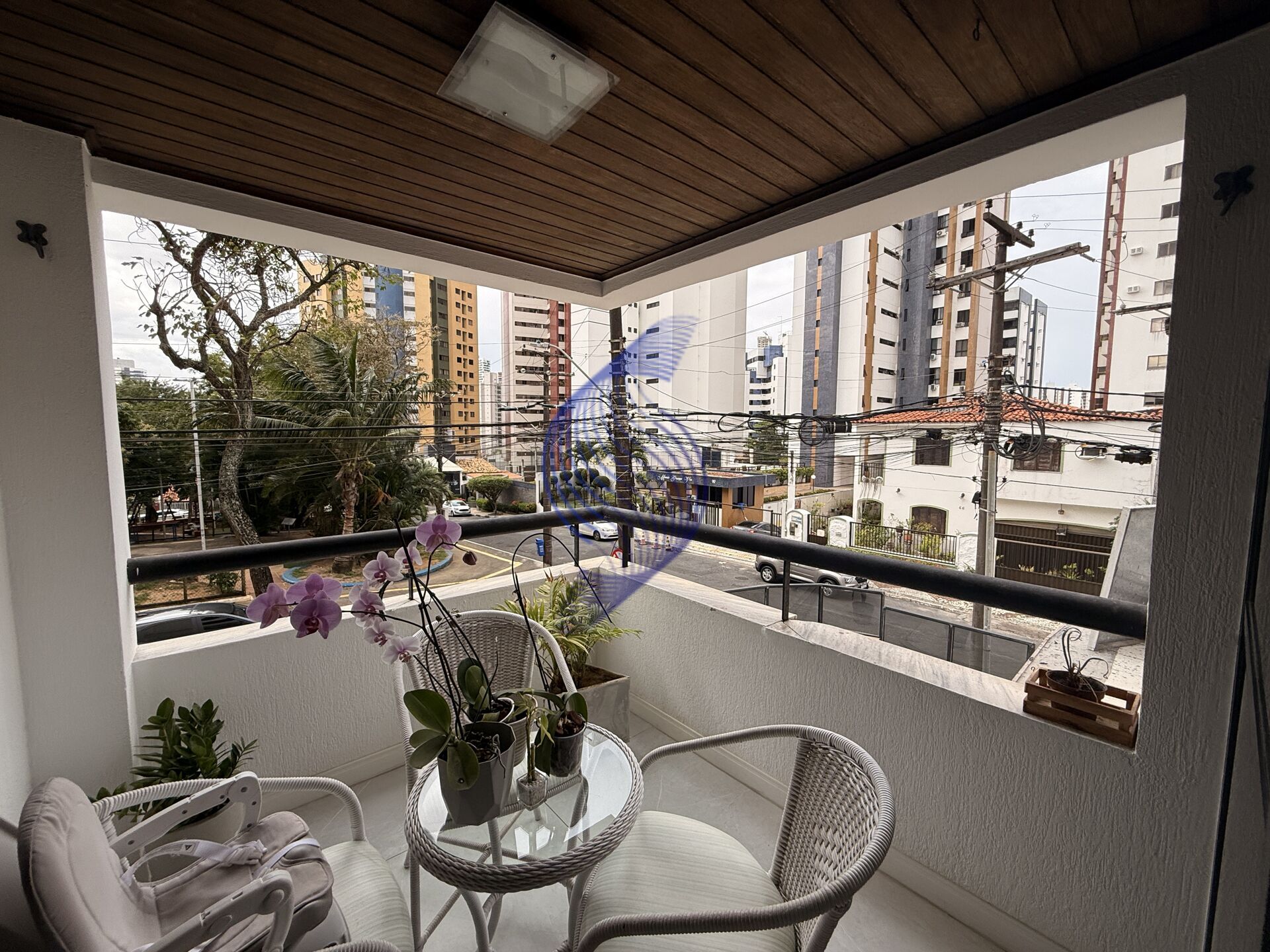 Apartamento à venda com 3 quartos, 98m² - Foto 2