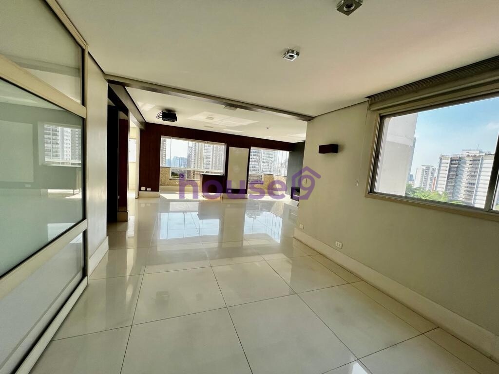 Apartamento à venda com 4 quartos, 220m² - Foto 1