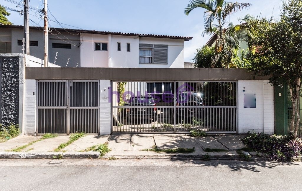 Casa para alugar com 4 quartos, 220m² - Foto 1