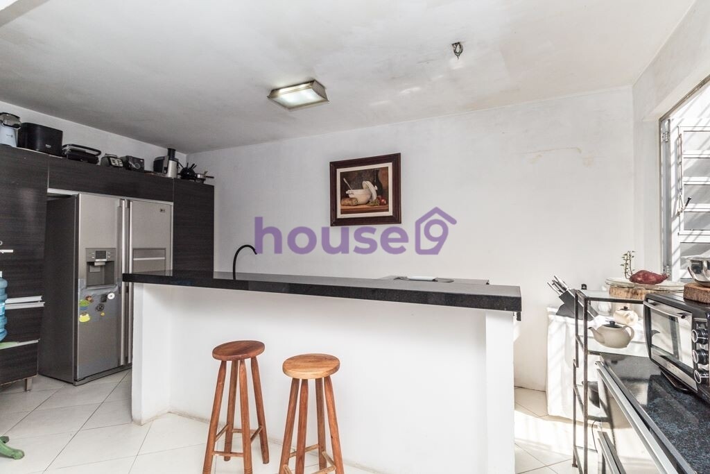 Casa para alugar com 4 quartos, 220m² - Foto 2