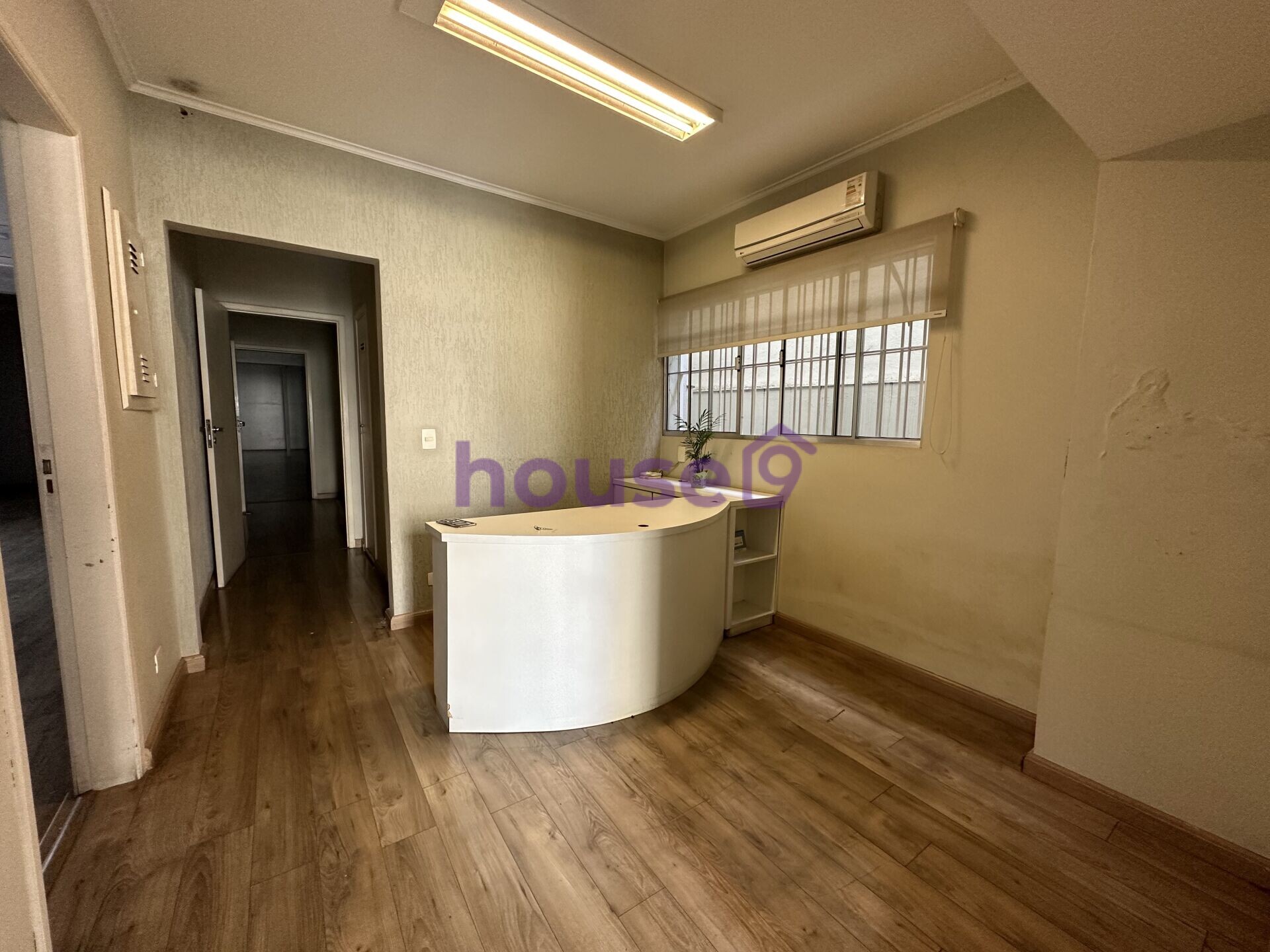 Casa para alugar com 6 quartos, 500m² - Foto 2