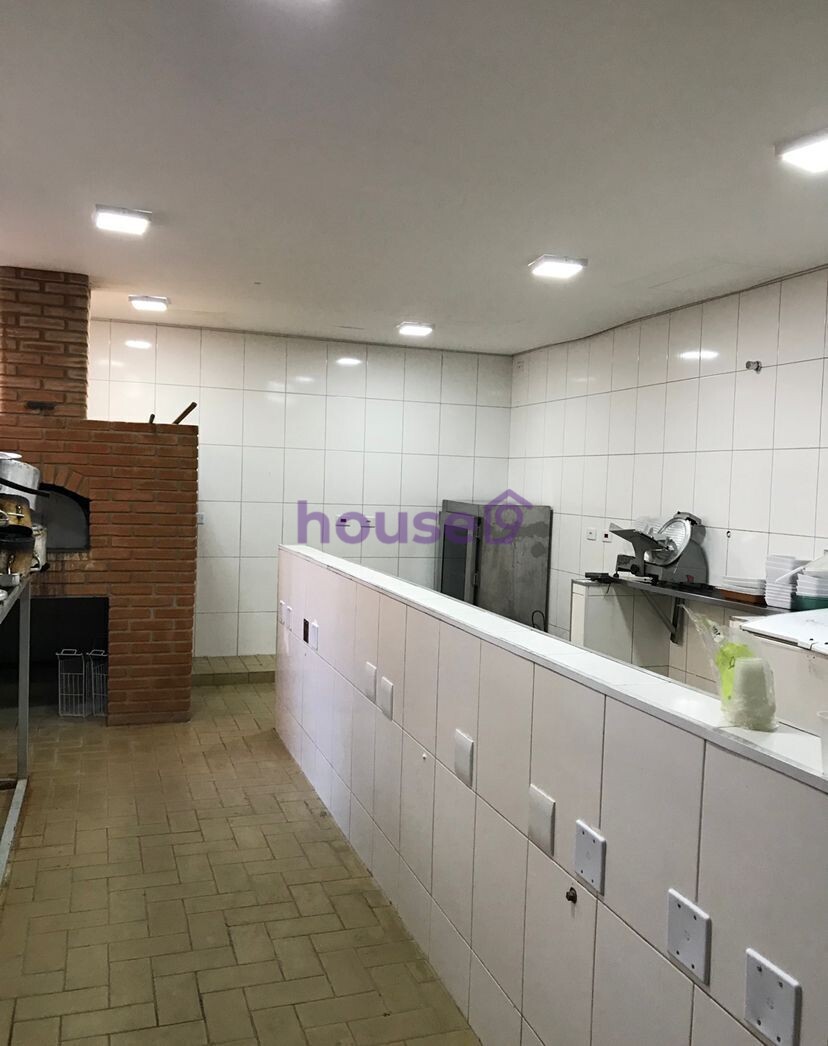 Casa à venda com 12 quartos, 270m² - Foto 2