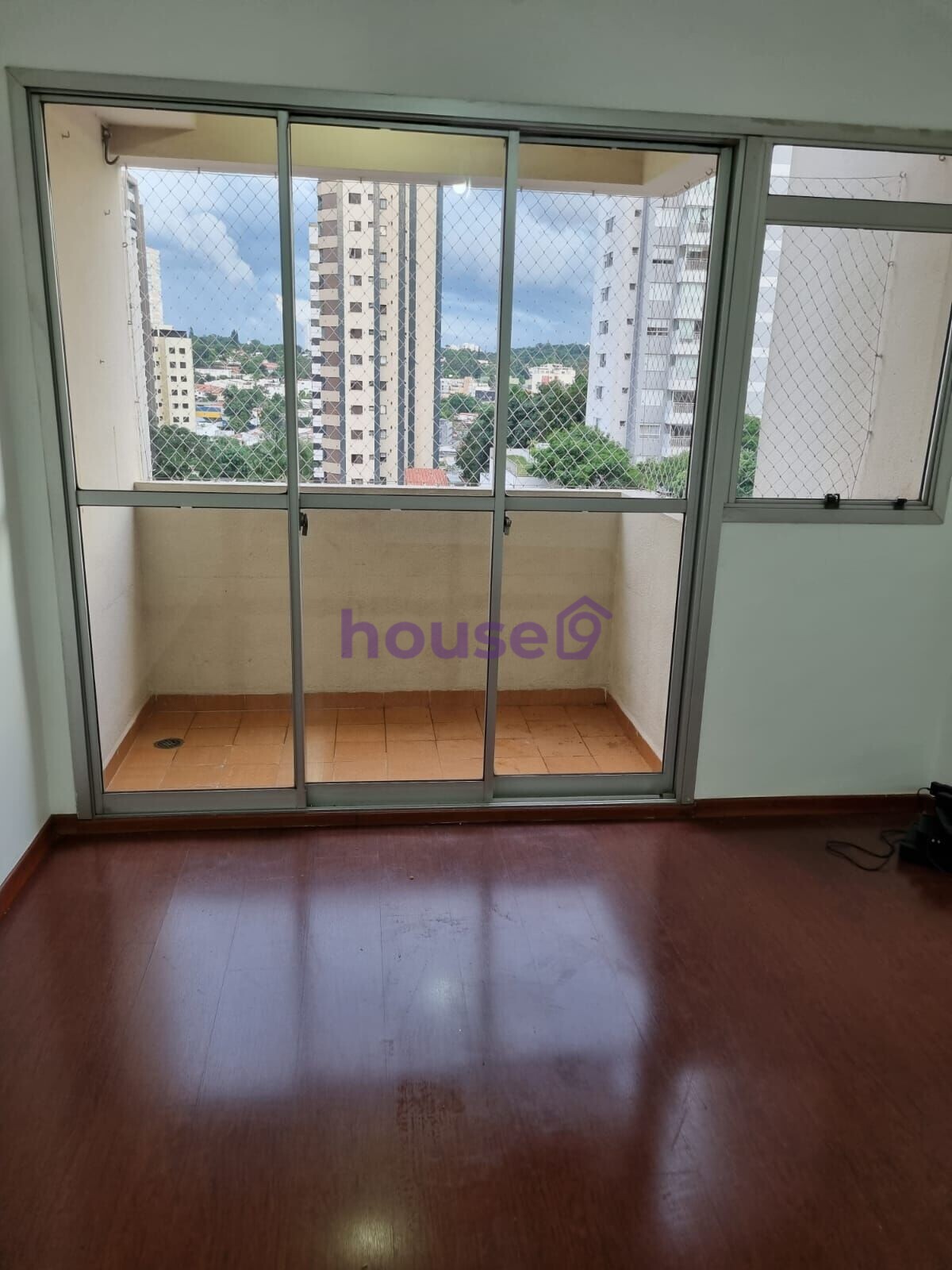 Apartamento à venda com 2 quartos, 70m² - Foto 2