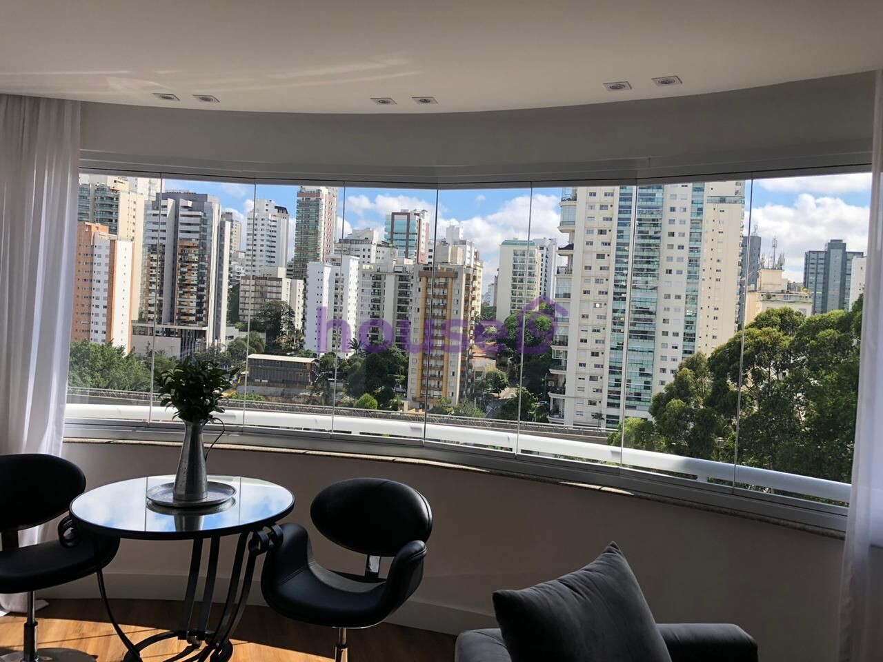 Apartamento à venda com 2 quartos, 116m² - Foto 2