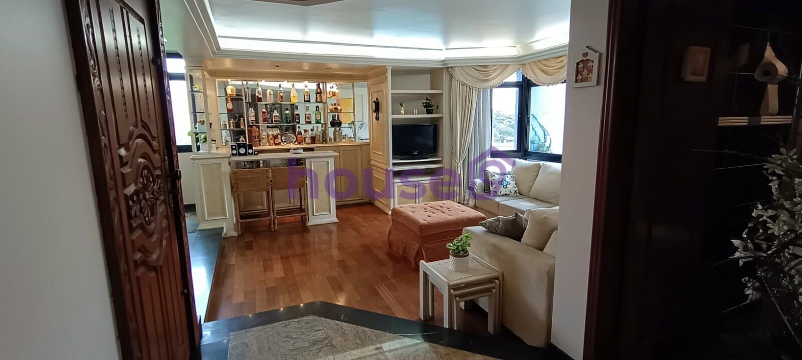 Apartamento à venda com 4 quartos, 200m² - Foto 1