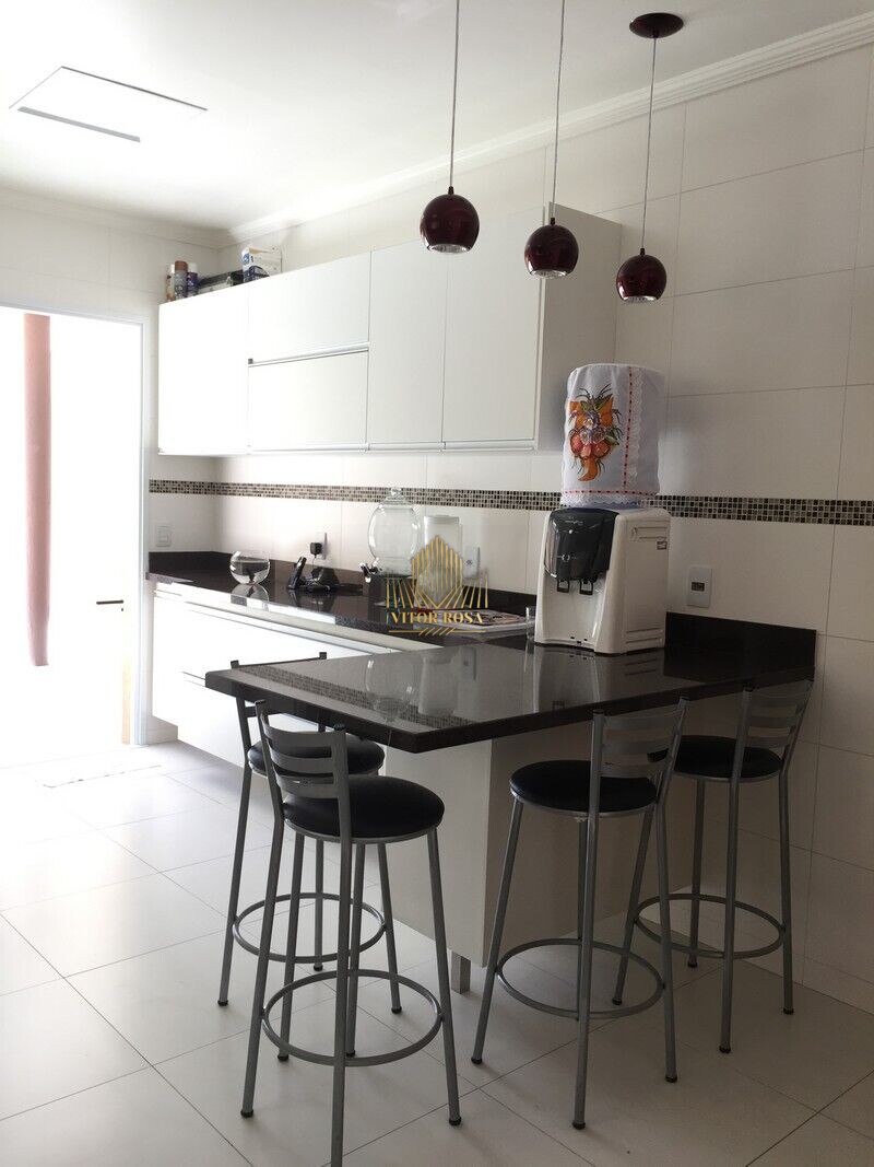 Casa à venda com 3 quartos, 300m² - Foto 12