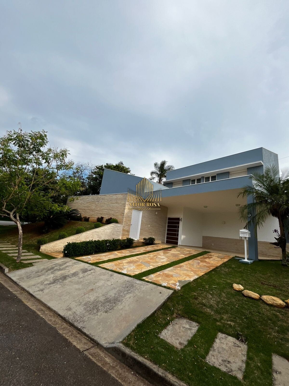 Casa de Condomínio para alugar com 4 quartos, 570m² - Foto 3