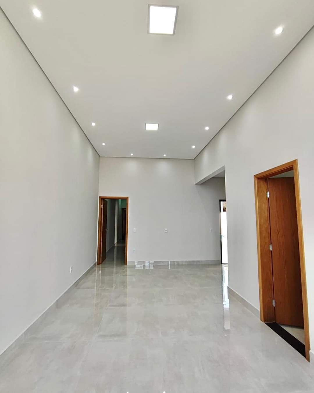 Casa à venda com 3 quartos, 250m² - Foto 2