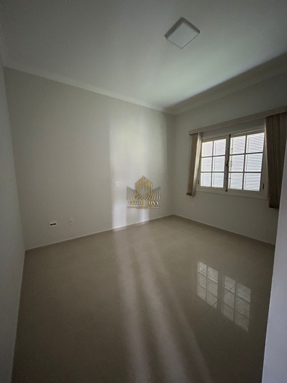 Casa para alugar com 5 quartos, 300m² - Foto 9