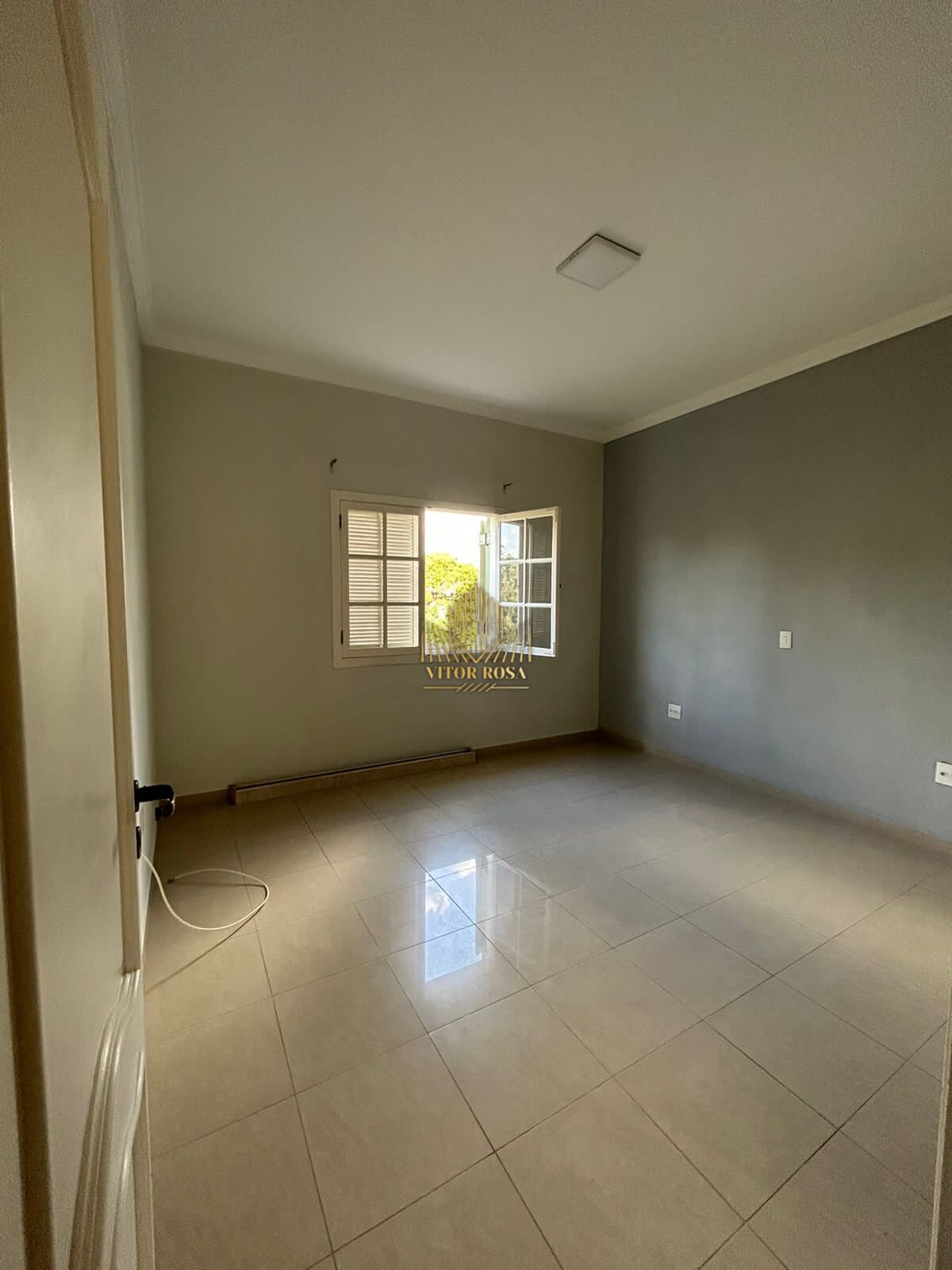 Casa para alugar com 5 quartos, 300m² - Foto 14