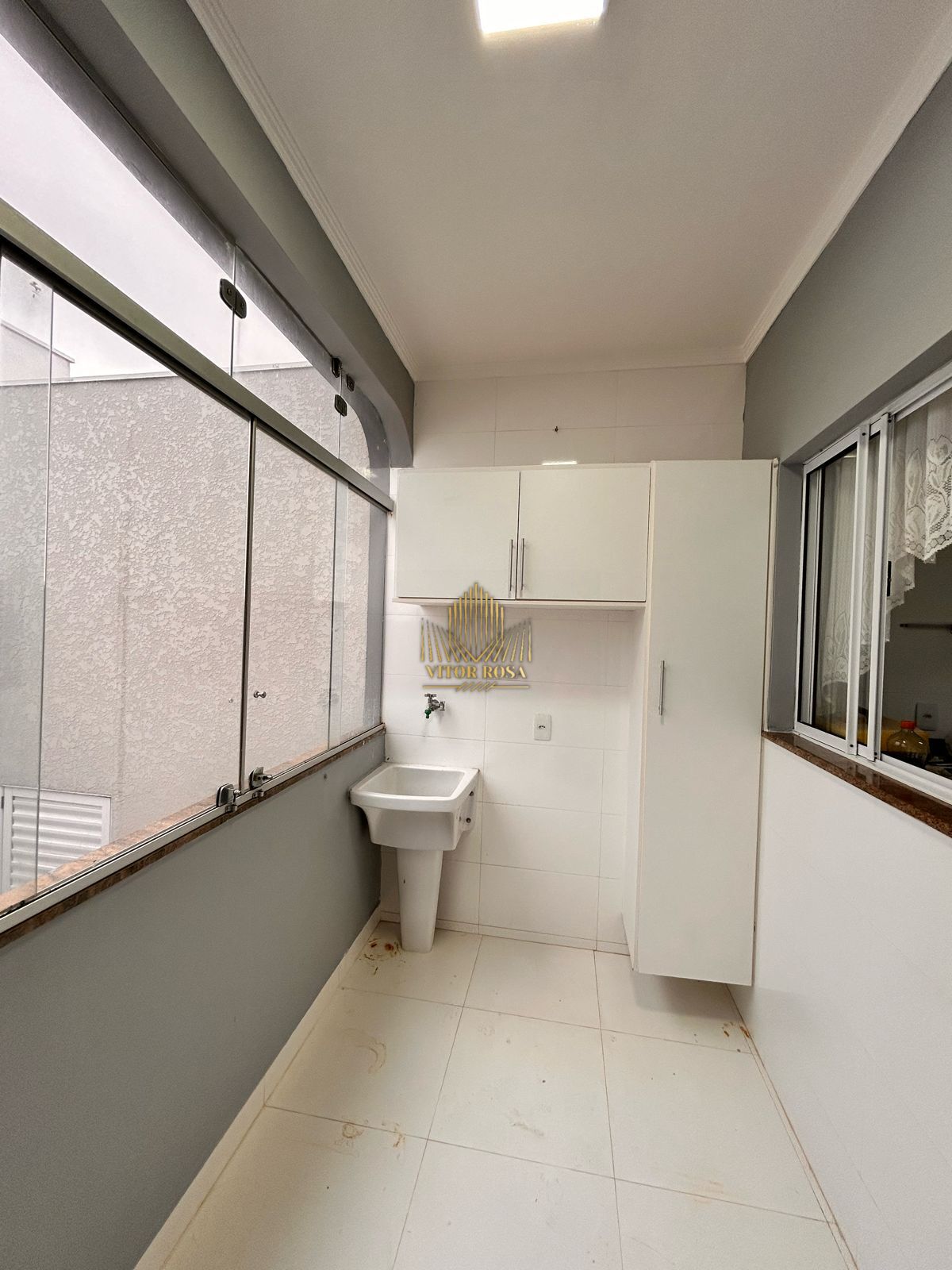 Casa de Condomínio para alugar com 3 quartos, 330m² - Foto 9