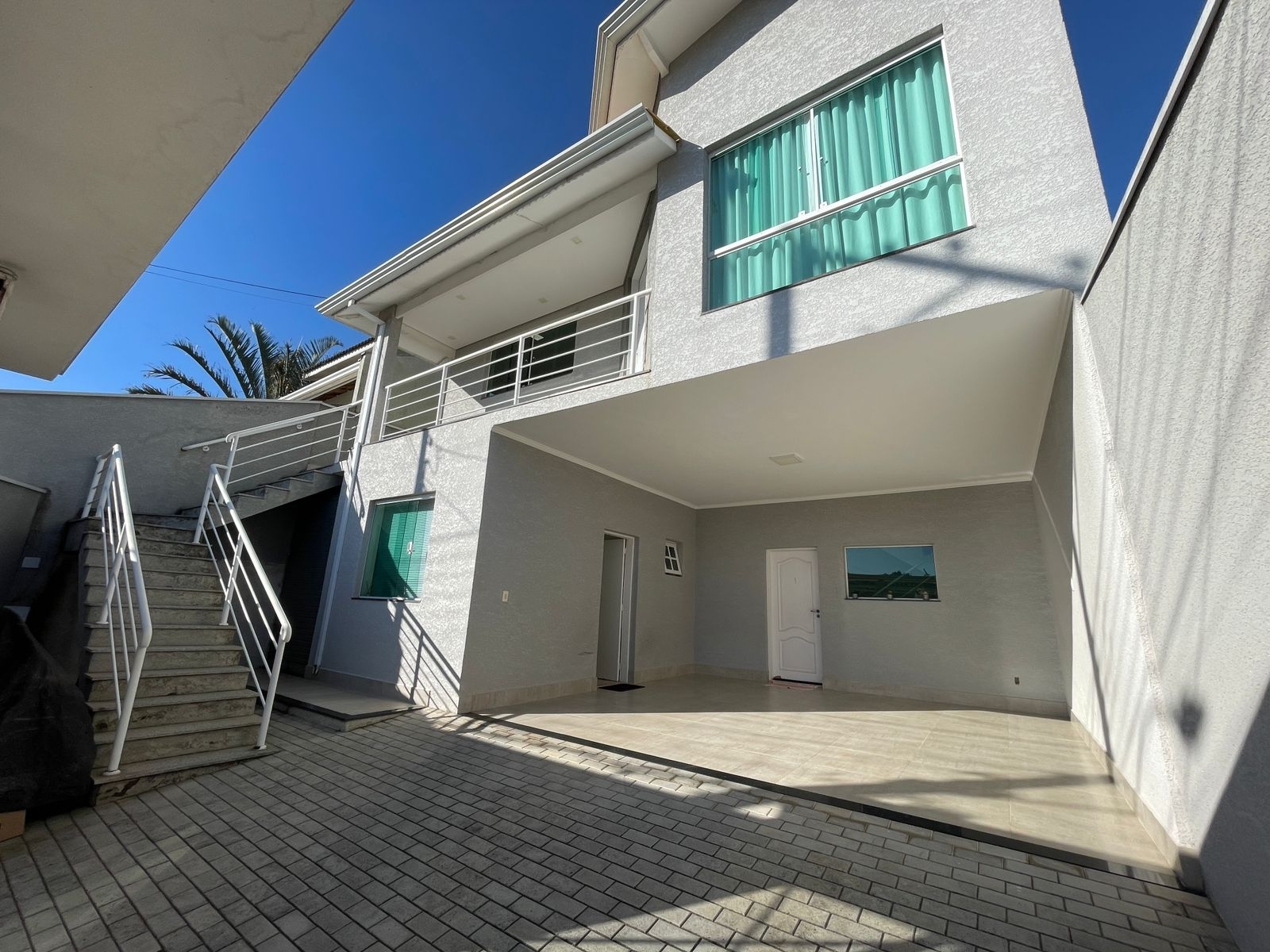 Casa à venda com 4 quartos, 300m² - Foto 1