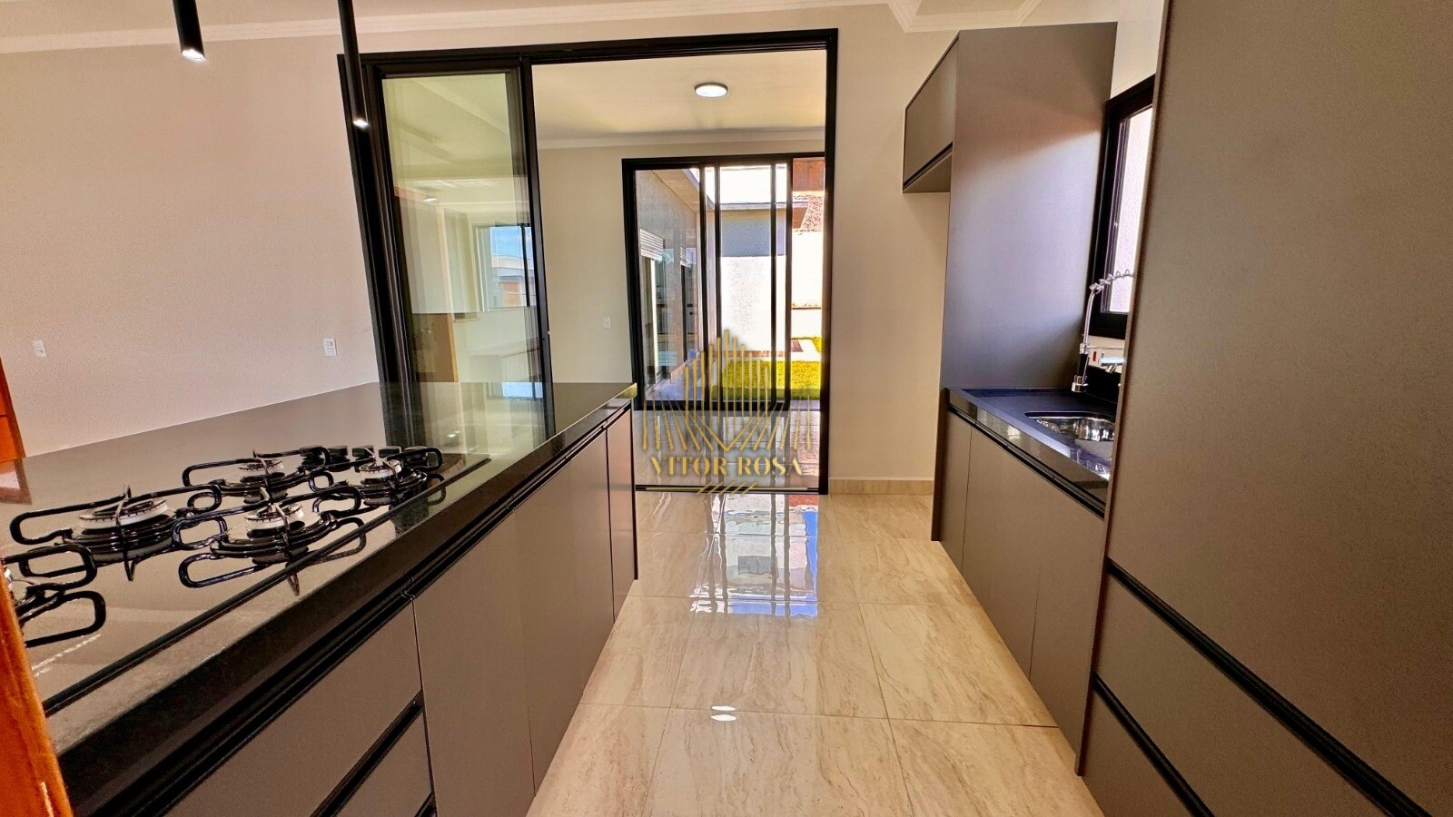 Casa de Condomínio para alugar com 3 quartos, 250m² - Foto 8