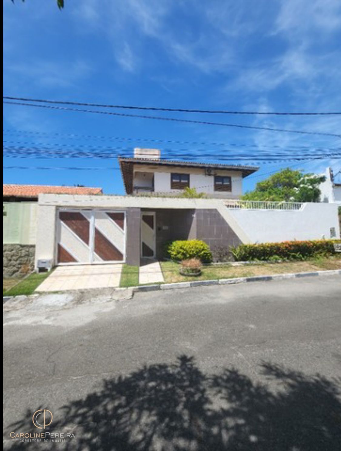 Casa à venda com 4 quartos, 250m² - Foto 2