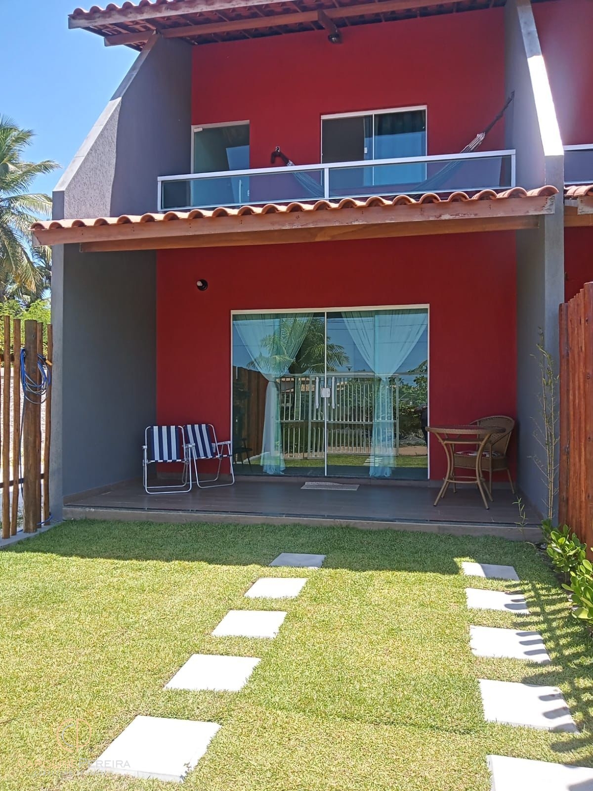 Casa à venda com 2 quartos, 110m² - Foto 1