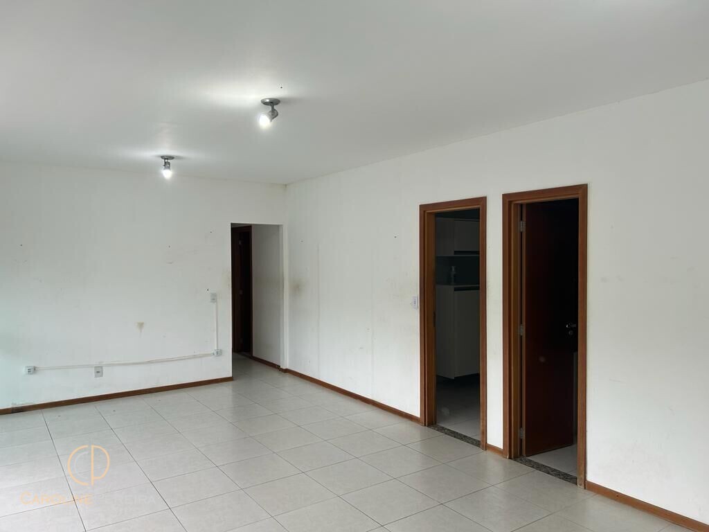 Apartamento à venda com 3 quartos, 130m² - Foto 2