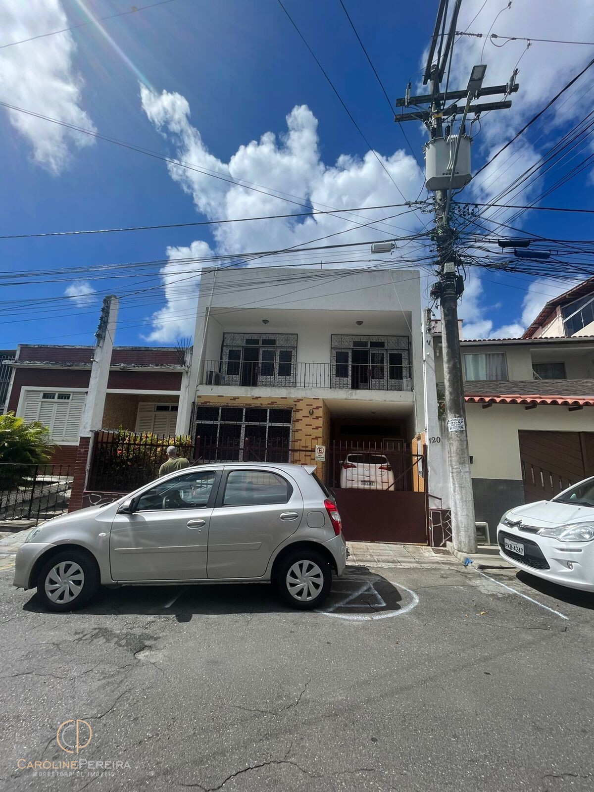 Casa à venda com 3 quartos, 200m² - Foto 1