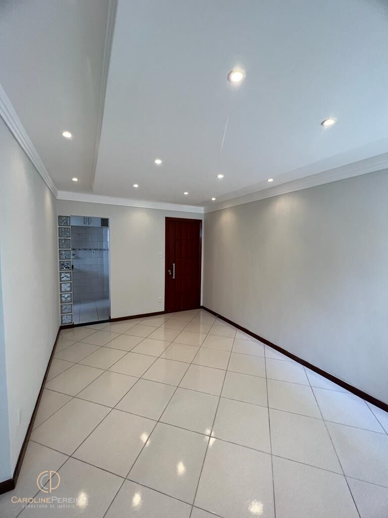 Apartamento à venda com 2 quartos, 64m² - Foto 2