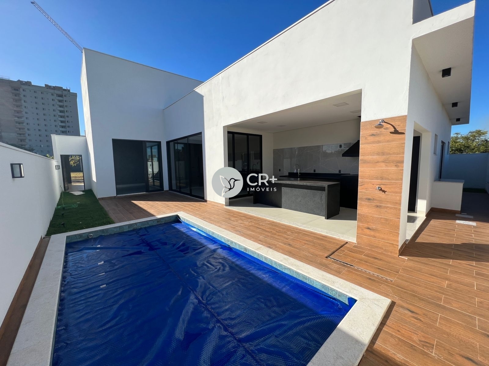 Casa à venda com 3 quartos, 245m² - Foto 1