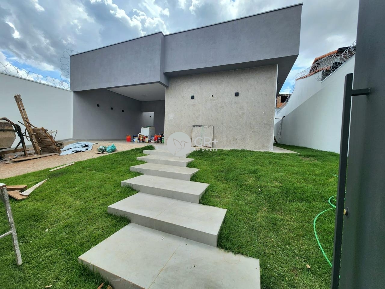 Casa à venda com 3 quartos, 185m² - Foto 1