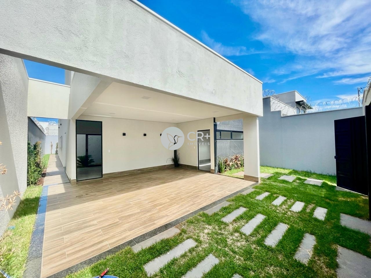 Casa à venda com 3 quartos, 165m² - Foto 1