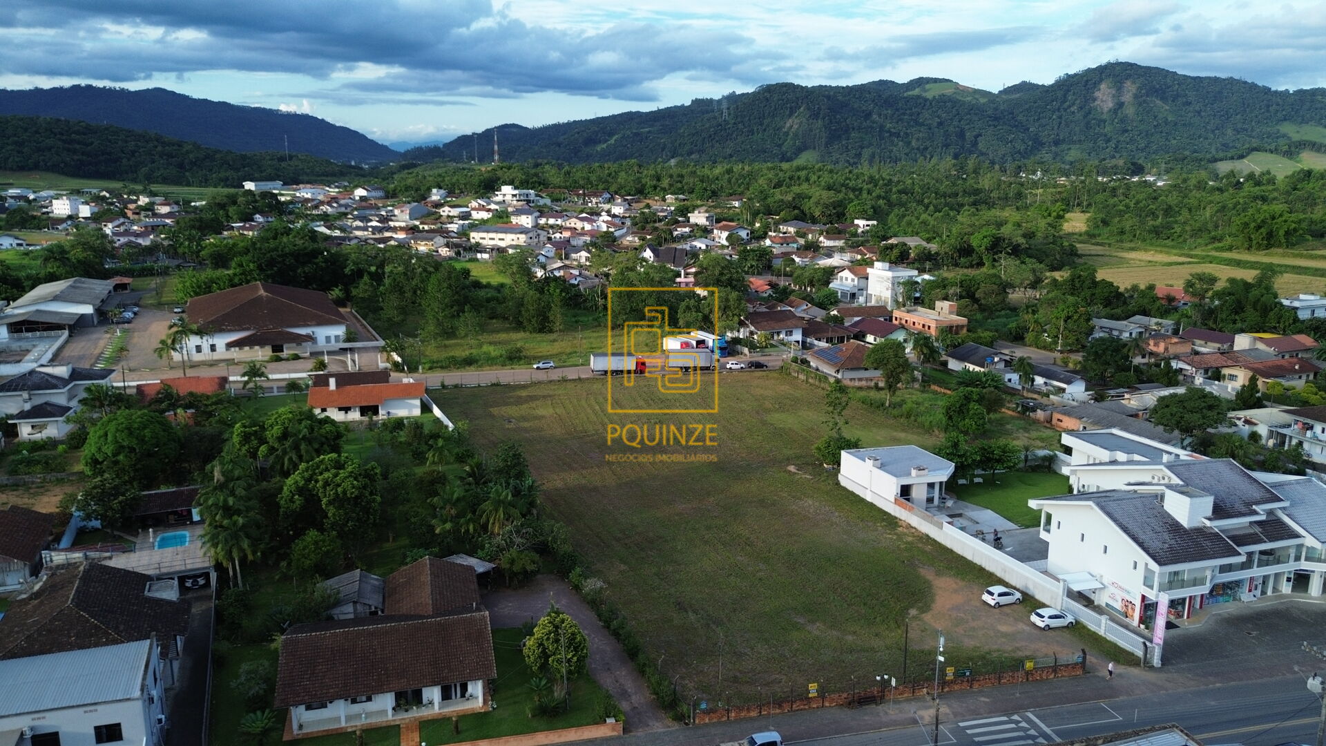 Terrenos amplos e planos no centro de Ascurra — foto 6