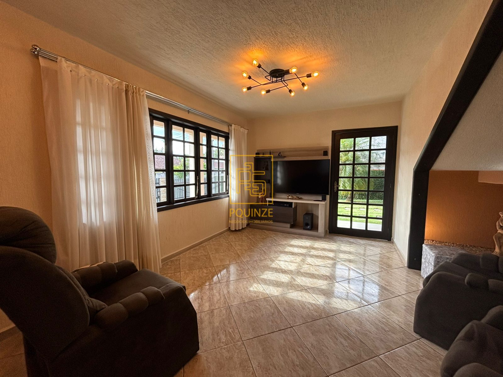 EXCLUSIVIDADE!! Belíssima casa com piscina e área de lazer completa em área nobre de Timbó — foto 2