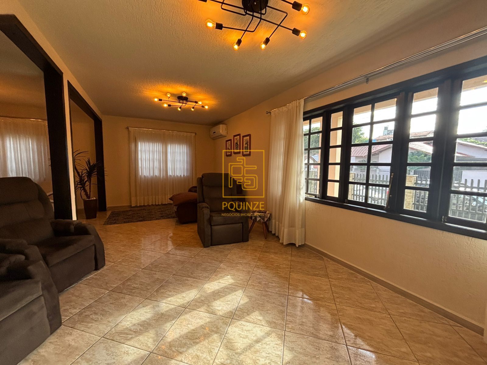 EXCLUSIVIDADE!! Belíssima casa com piscina e área de lazer completa em área nobre de Timbó — foto 3