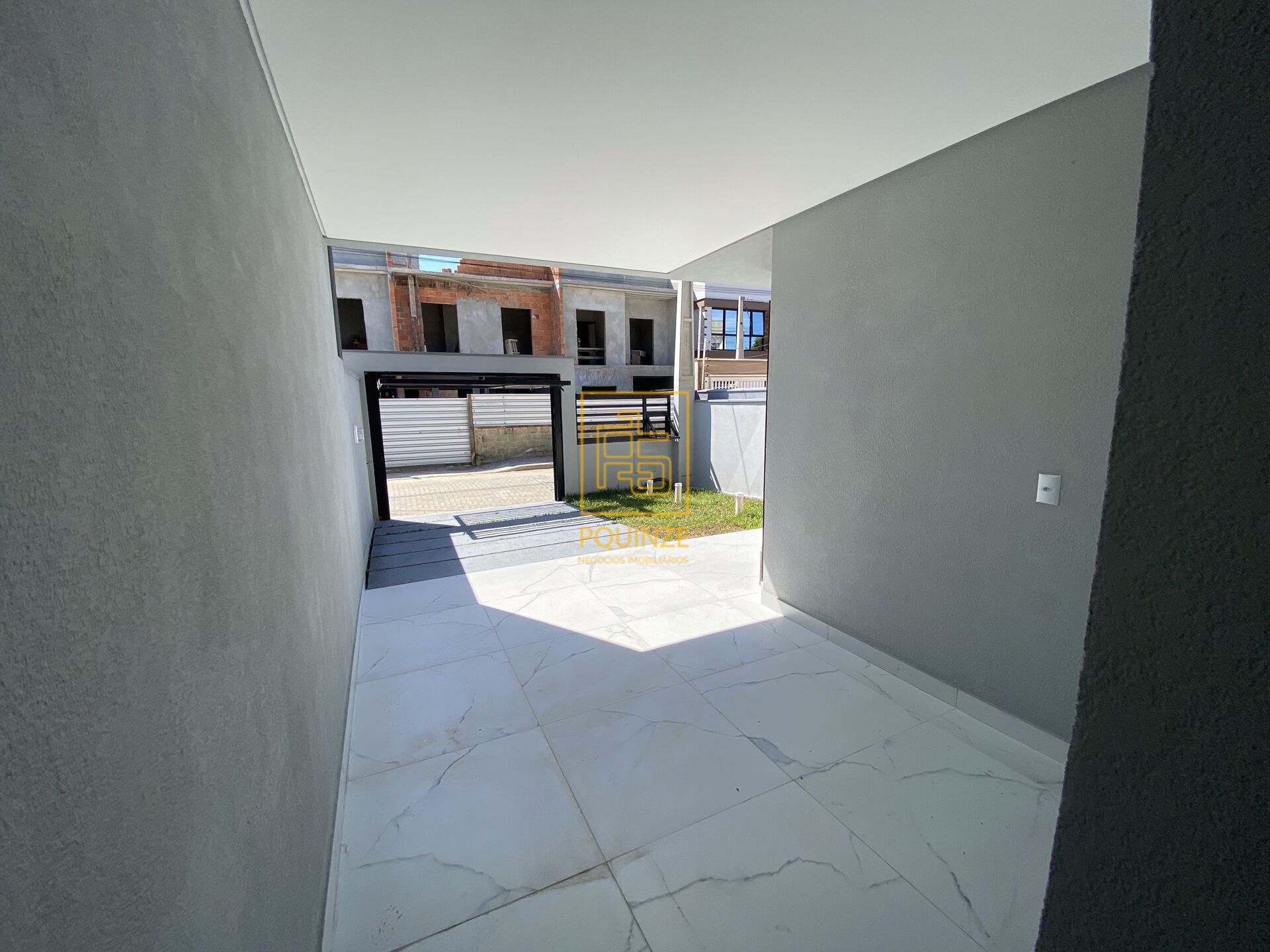 Sobrado com piscina apenas 350 metros do mar em Piçarras. — foto 2